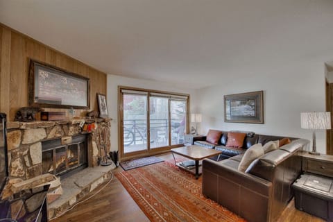 Welcome to Snowdance Manor This gorgeous property is managed by 5 Diamond Lodging