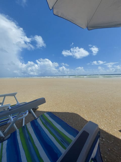 Beach nearby, sun loungers, beach towels