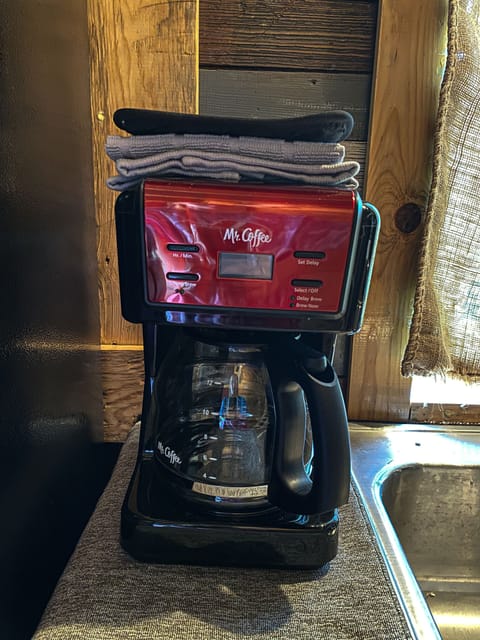 Coffee Maker on site-Grounds no k-cups!