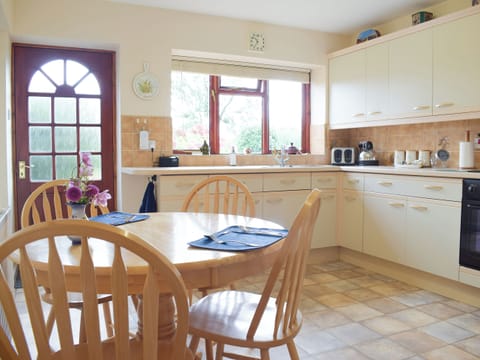 Kitchen/diner | The Byre, Little Cowarne, near Bromyard