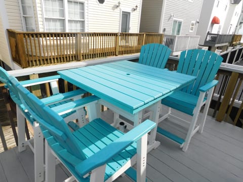 Beautiful new table and chairs to enjoy on porch
