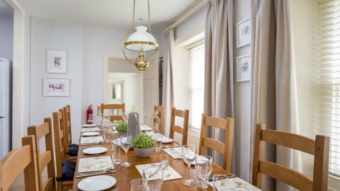 Dining area, Lakeside House, Bolthole Retreats