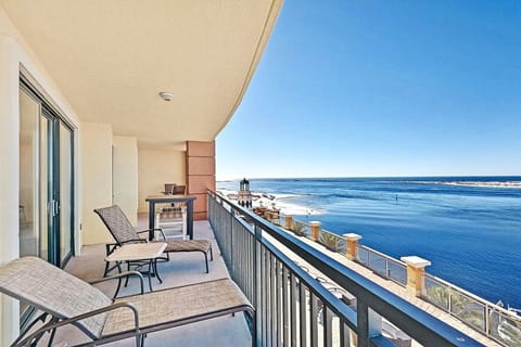 Balcony - Unit will have Harbor or Bay views. Floor level assigned at check in.