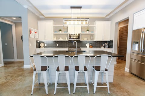 Kitchen Area and Breakfast Bar