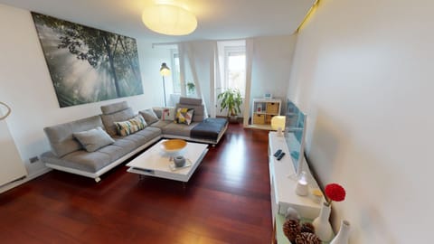 Living area | Flat-screen TV