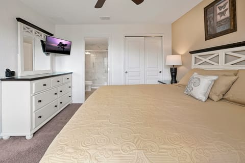 6 bedrooms, in-room safe, desk, iron/ironing board