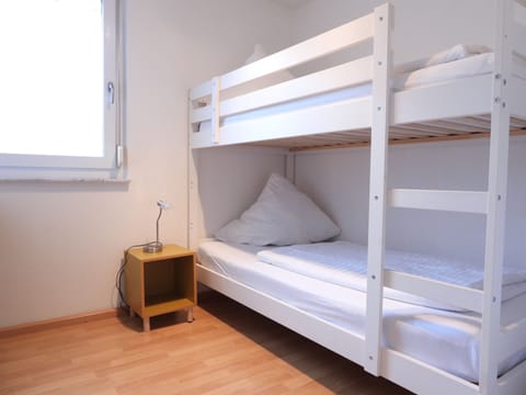 1 bedroom, internet, bed sheets