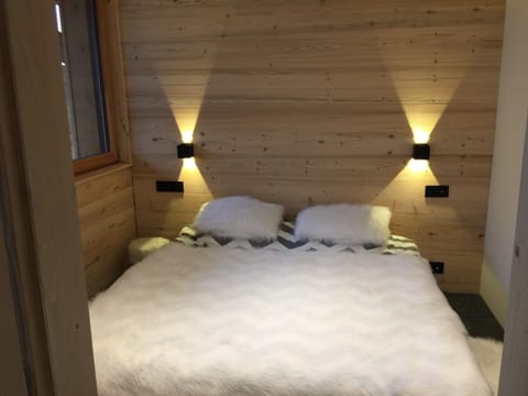 2 bedrooms, travel crib, free WiFi
