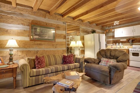 Living Room | Free WiFi | Central A/C & Heat