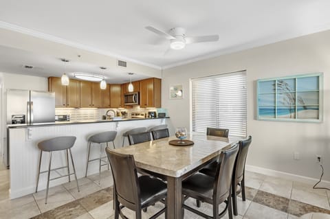 Dining Table for 6 with Extra Seating at the Breakfast Bar