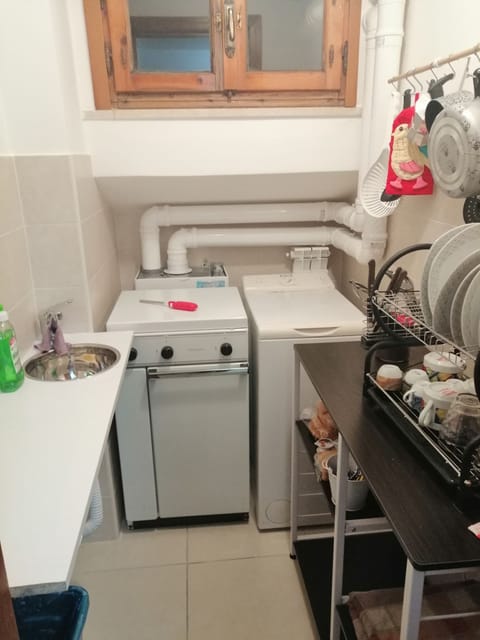 Fridge, stovetop, coffee/tea maker, electric kettle