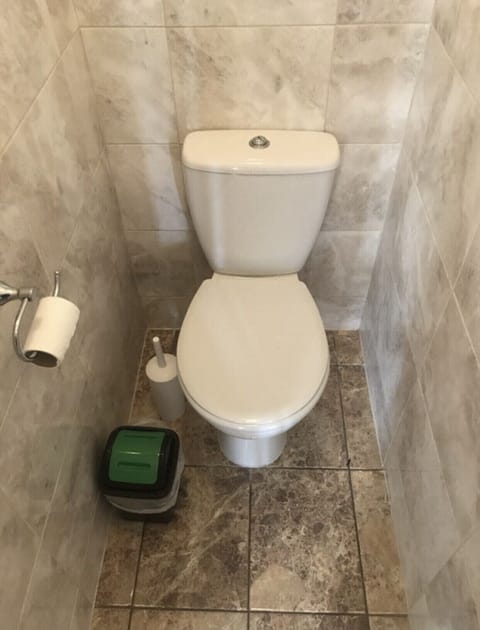 Combined shower/tub, hair dryer, towels, soap