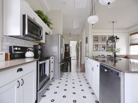 Full kitchen (2nd Floor)