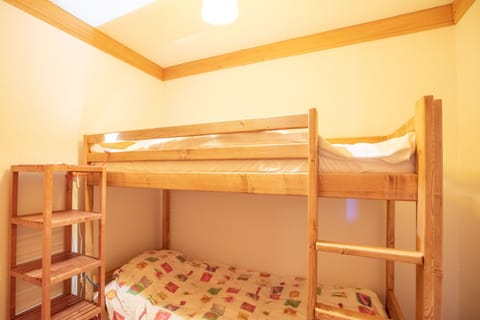 3 bedrooms, travel crib, free WiFi, bed sheets