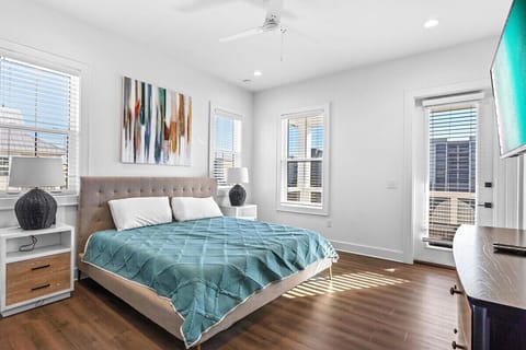 4 king bedroom on the second floor with en suite and access to private balcony