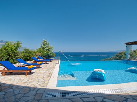 Indoor pool, sun loungers