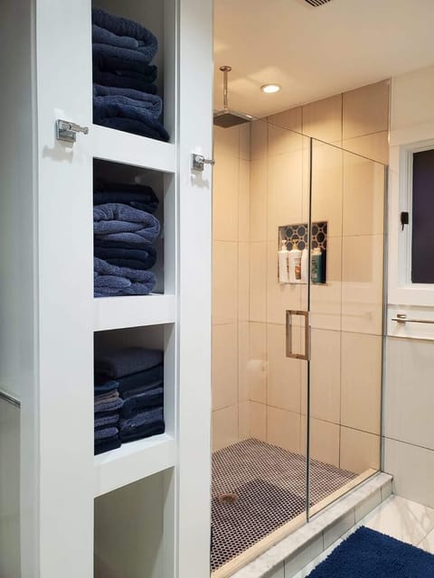 Combined shower/tub, hair dryer, towels, soap