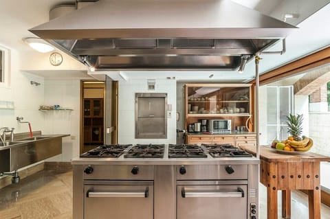 Large Modern Kitchen with all Amenities