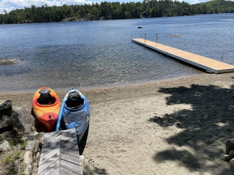 Beach nearby, sun loungers, beach towels