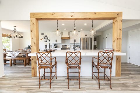 Large Breakfast Bar perfect for buffet-style entertaining!