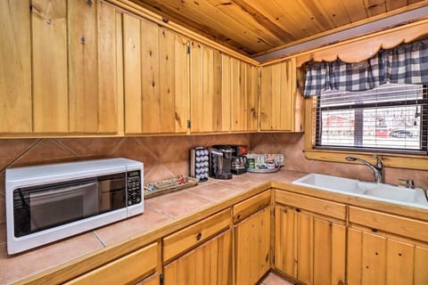 Side A | Kitchen | Microwave | Keurig & Drip Coffee Makers