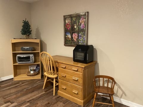 Air fryer and toaster oven for your baking needs with desk work space and WIFI