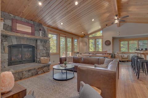 - Stone fireplace centerpiece in cozy cabin living room  
- Mountain retreat with vaulted wood ceilings and views  
- Perfect family gathering space near Lake Tahoe