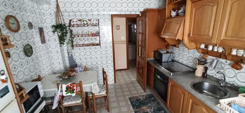 Fridge, microwave, oven, coffee/tea maker