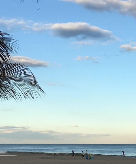 Beach nearby, sun loungers, beach towels