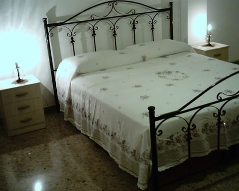 2 bedrooms, bed sheets