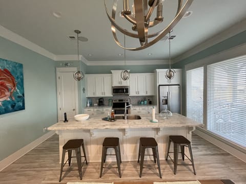 Private kitchen | Fridge, microwave, oven, stovetop