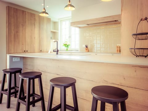 Countertop, Furniture, Cabinetry, Property, White, Light, Stool, Wood, Sink, Interior Design