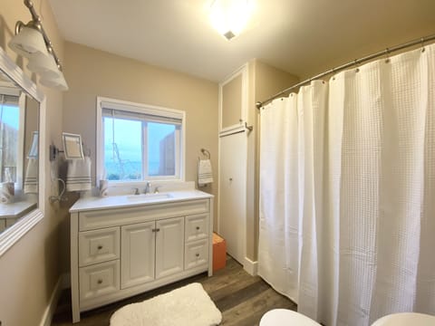 Combined shower/tub, hair dryer, towels, soap