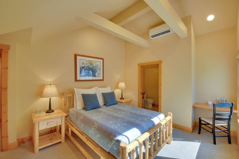 Bedroom 5 | Queen Bed