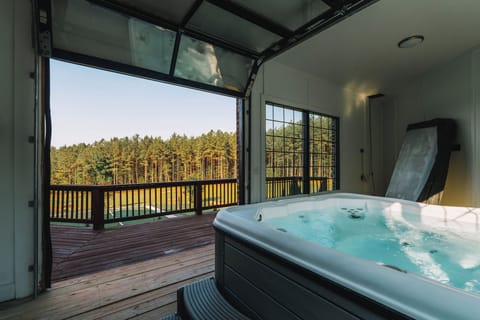 Indoor spa tub