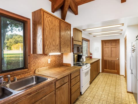 Kitchen - Full kitchen