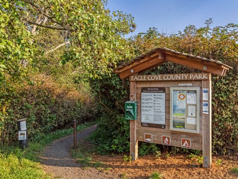 Across From the Beach! (ECL) House in San Juan Island