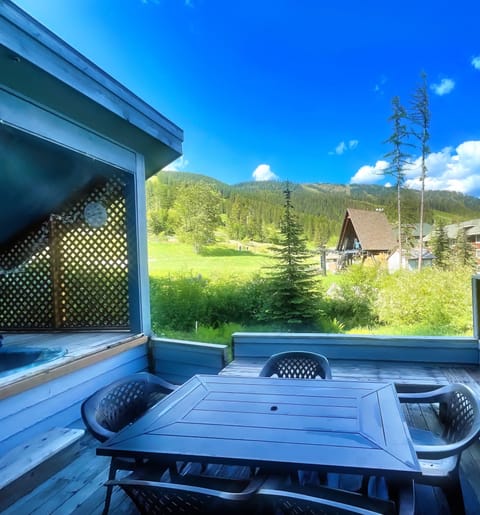 Deck Dining with Whitefish Mountain Retreat in the Background.