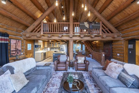 Spacious Loft with Workspace