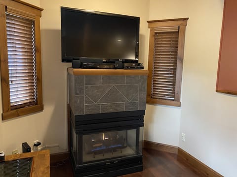 TV, fireplace, DVD player, offices