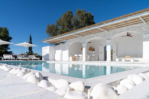 Outdoor pool, an infinity pool