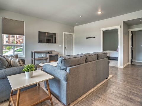 This 2-bedroom, 2-bath condo can host a group of 6.