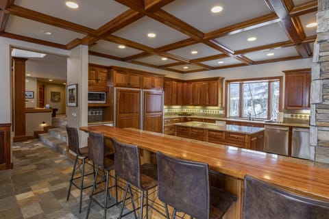 4.3-telluride-gold-hill-kitchen-bar