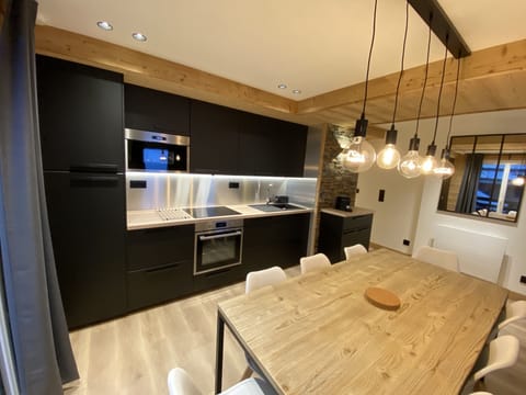 915e5e3e-45e0-4f36-aa3b-35e97c205d1c