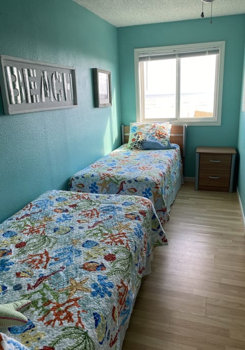 EAT SLEEP BEACH bedroom with two twin beds. Great for kids.