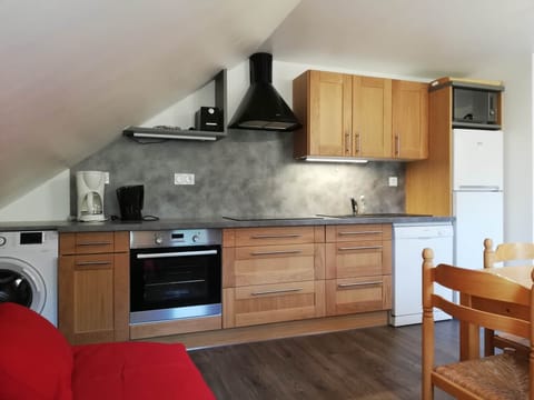 cuisine toute équipée avec son lave-linge gîte 3