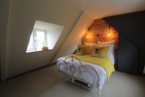 Bumble Bee Double Room