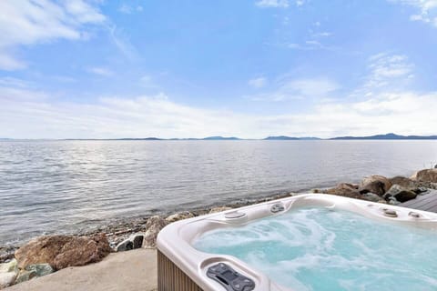 At Waypoint Northwest, the ocean is right next to the hot tub