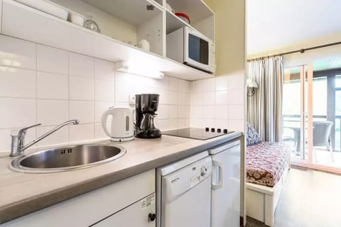 Fridge, microwave, dishwasher, coffee/tea maker