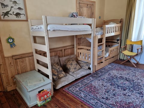 5 bedrooms, desk, iron/ironing board, travel crib